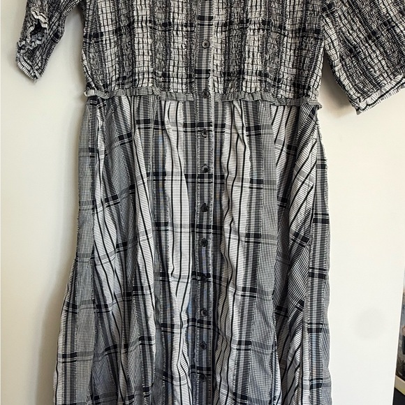 Maeve Black & White plaid smocked & collared dress - petite large - Picture 5 of 7